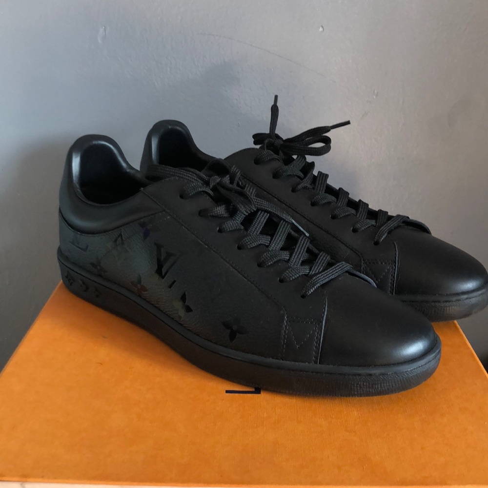 Size U.S 8.5 Louis Vuitton